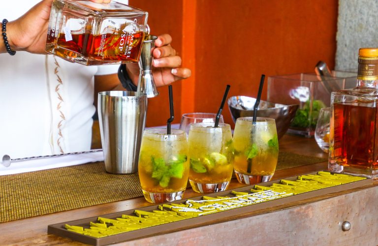 alcohol-alcoholic-beverage-bar-1189261